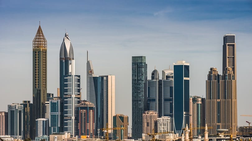 تشهد دبي زخماً كبيراً في بناء الابراج الفاخرة
