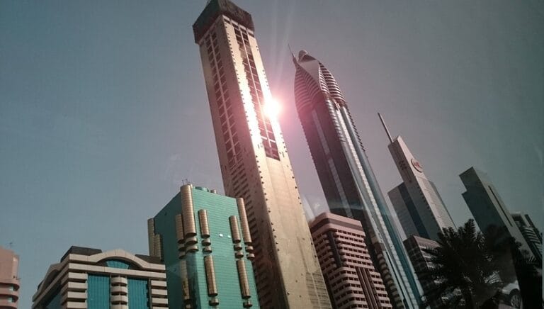 تشهد دبي مشاريع جديدة لبناء الأبراج الشاهقة