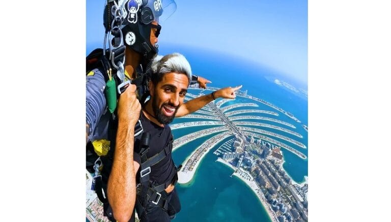 اليوتيوبر MoVlogs  يحلق في السماء بحثاً عن منزل للشراء في دبي