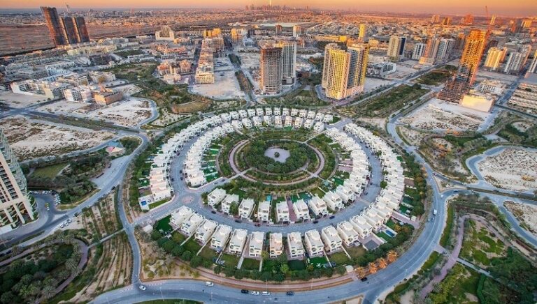 تضم قرية جميرا الدائرية "جي في سي" شققاً للبيع باسعار مناسبة بمساحات كبيرة