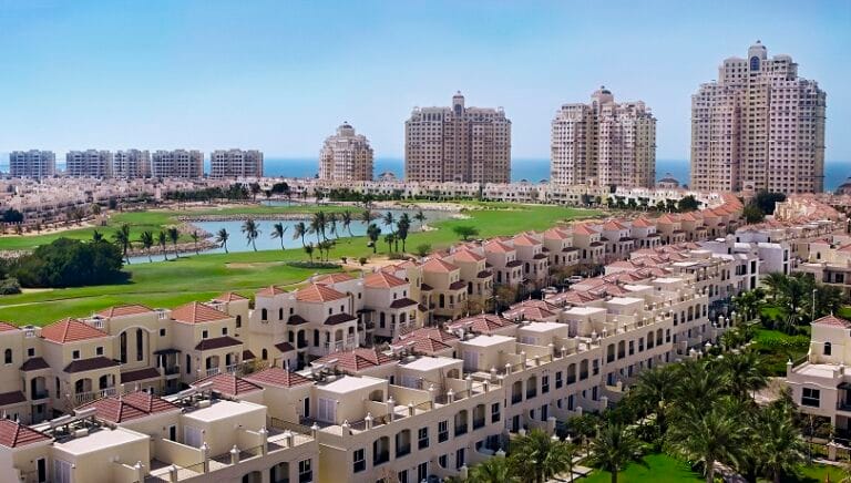 قرية الحمرا من أرقى المجمعات السكنية في رأس الخيمة