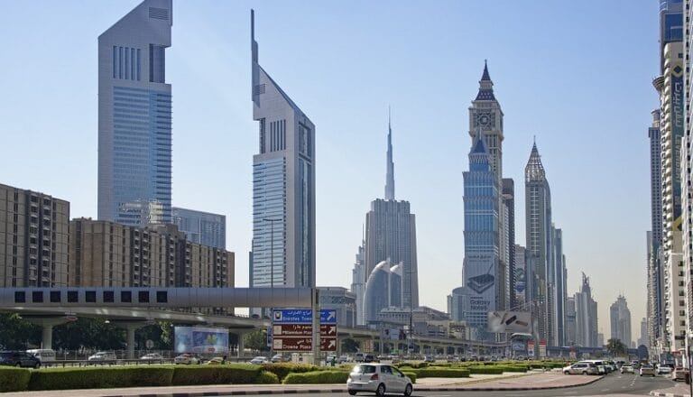 تعمل شركة عزيزي على بناء أطول برج في العالم في دبي