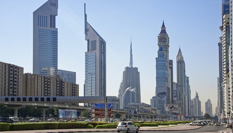 تعمل شركة عزيزي على بناء أطول برج في العالم في دبي