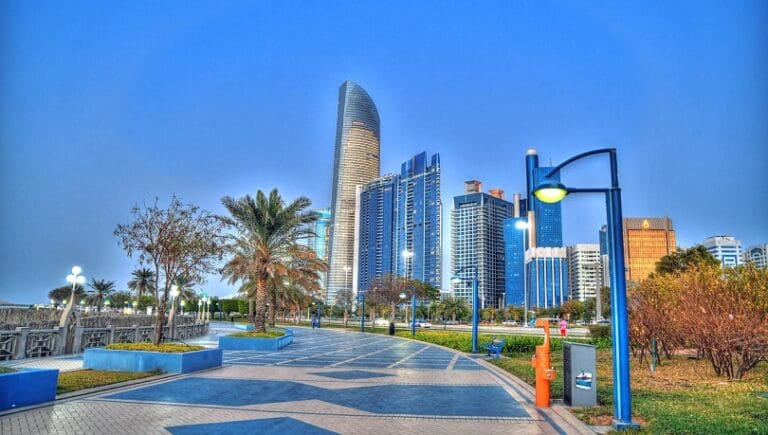 1313 معاملة بيع ورهن عقاري في أبوظبي خلال شهر سبتمبر 2023