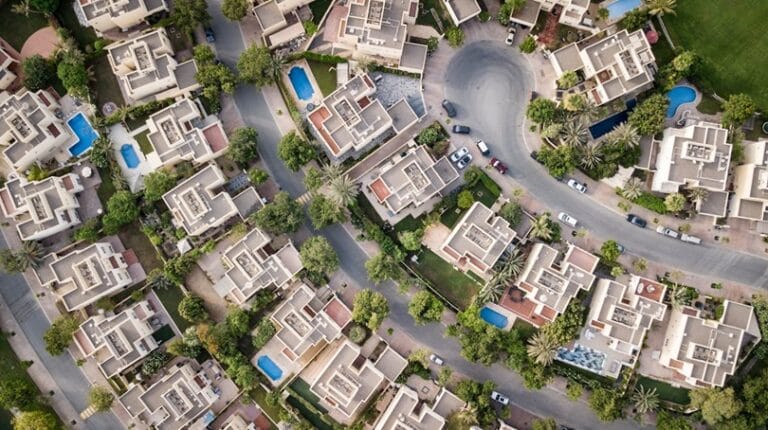 ارتفاع أسعار الفلل في منطقتين بدبي بمعدل 3 أضعاف منذ 2021