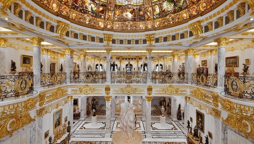 استغرق عملية بناء فيلا قصر الرخام  The Marble Palace في حي تلال الإمارات بدبي  12 عاماً