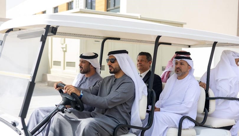 عبدالعزيز النعيمي وراشد النعيمي يزوران مشروع مجتمع أزهى في عجمان