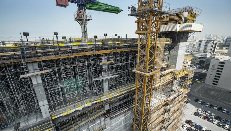 مبنى مواقف برج عزيزي قيد الإنشاء على شارع الشيخ زايد بارتفاع 14 طابقاً مبنى مواقف برج عزيزي قيد الإنشاء على شارع الشيخ زايد بارتفاع 14 طابقاً