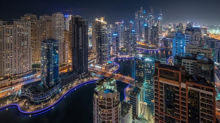 شهد الأسبوع الماضي تسجيل 1999 صفقة بيع لفلل وشقق في دبي