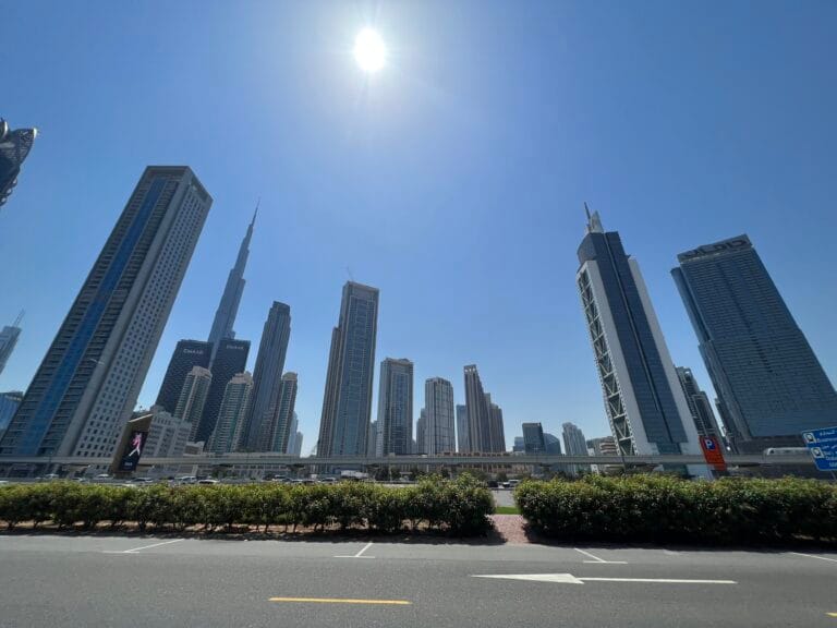سجلت دبي في أبريل 3341 صفقة بيع لشقق على الخريطة و 2473 صفقة بيع لشقق جاهزة