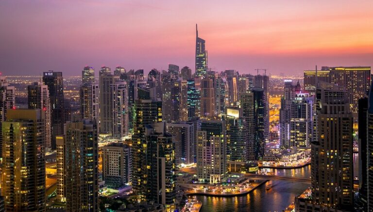 3 صفقات عقارية تجاوزت كل منها 100 مليون درهم (27 مليون دولار ) في يوم واحد