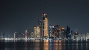 مبيعات الشقق والفلل في أبوظبي تقفز 174% خلال النصف الأول من 2026