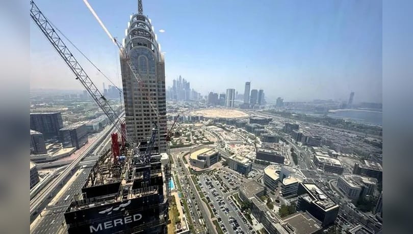 مشروع برج أيقونيك ريزيدنسز في دبي من تطوير شركة ميريد