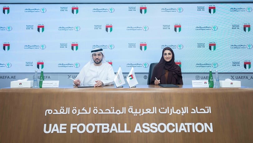 خلال توقيع مذكرة التعاون بين دائرة الأراضي والأملاك في دبي و اتحاد الإمارات العربية المتحدة لكرة القدم خلال توقيع مذكرة التعاون بين دائرة الأراضي والأملاك في دبي و اتحاد الإمارات العربية المتحدة لكرة القدم