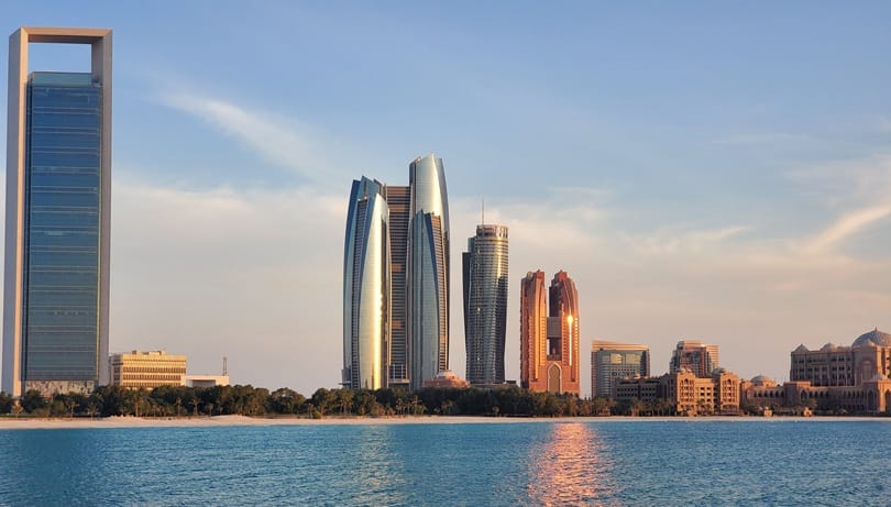 2,359 عدد صفقات بيع العقارات في أبوظبي خلال أغسطس بنمو 21.5% على أساس شهري