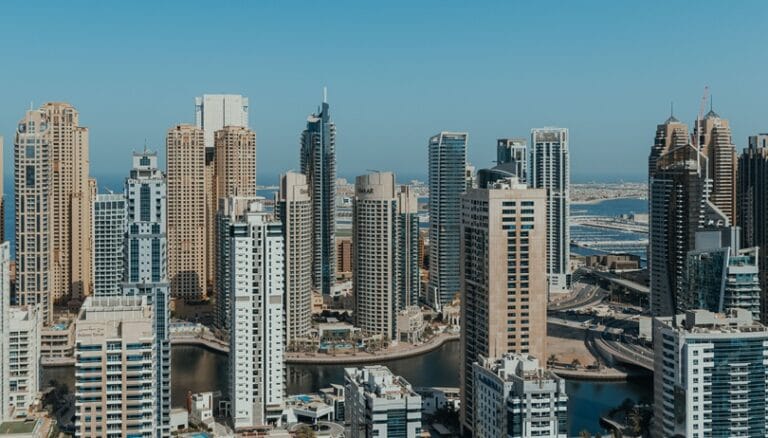 إطلاق 13 مشروعاً عقارياً جديداً في دبي بـ 2,326 وحدة سكنية خلال أغسطس 2026