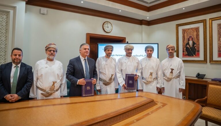 خلال توقيع الاتفاقية بين الشركة العُمانية للتنمية السياحية «مجموعة عُمران» و"جروفا للتطوير العقاري" الذراع العقارية لمجموعة حسن علام القابضة